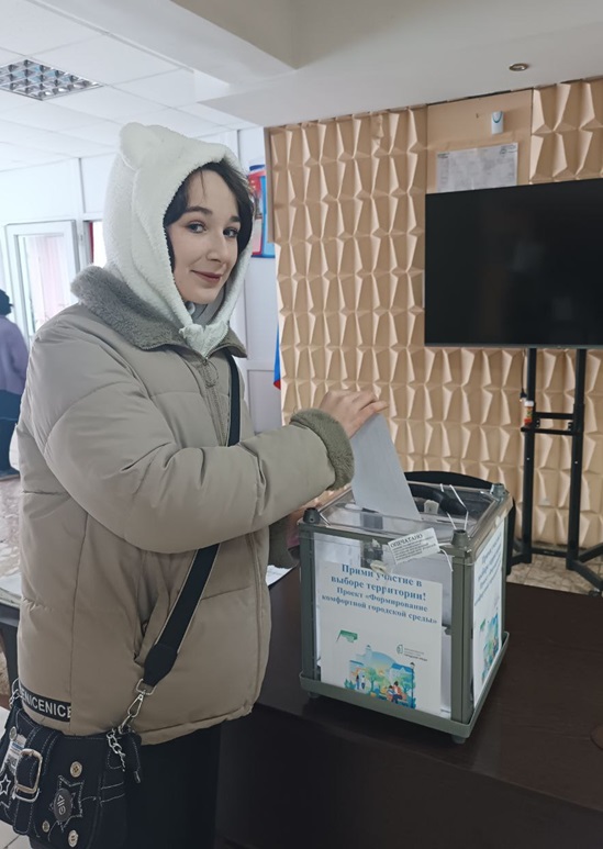 Краснодонцы продолжают голосовать в рамках Всероссийского проекта.