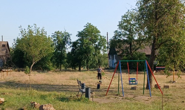 В посёлке Изварино провели работы по благоустройству.