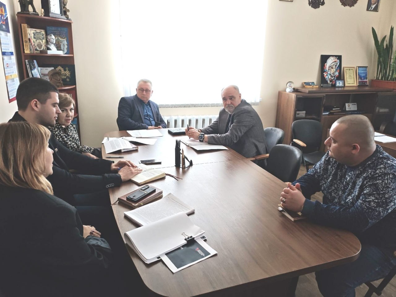 Роман Косякин провёл день с наставником — министром экономического развития ЛНР Анной Уголковой.