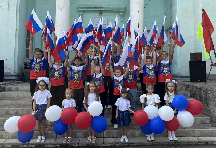 В населённых пунктах Краснодонщины провели праздничные мероприятия, посвященные Дню России.