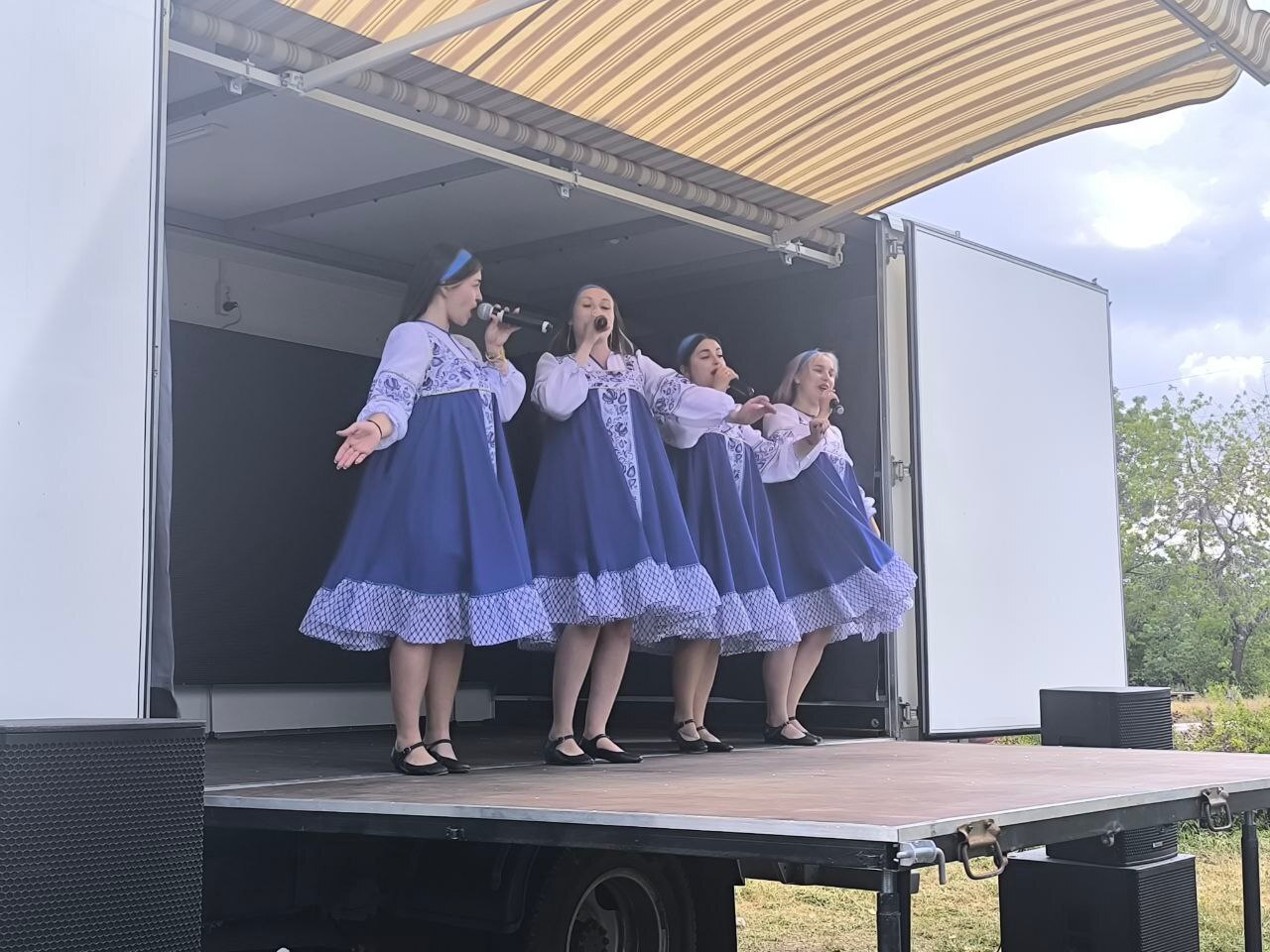 В поселке Урало-Кавказ состоялся концерт с участием передвижного автоклуба.