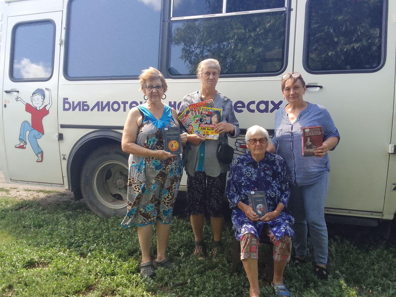 Состоялся выезд передвижного библиобуса в село Придорожное.