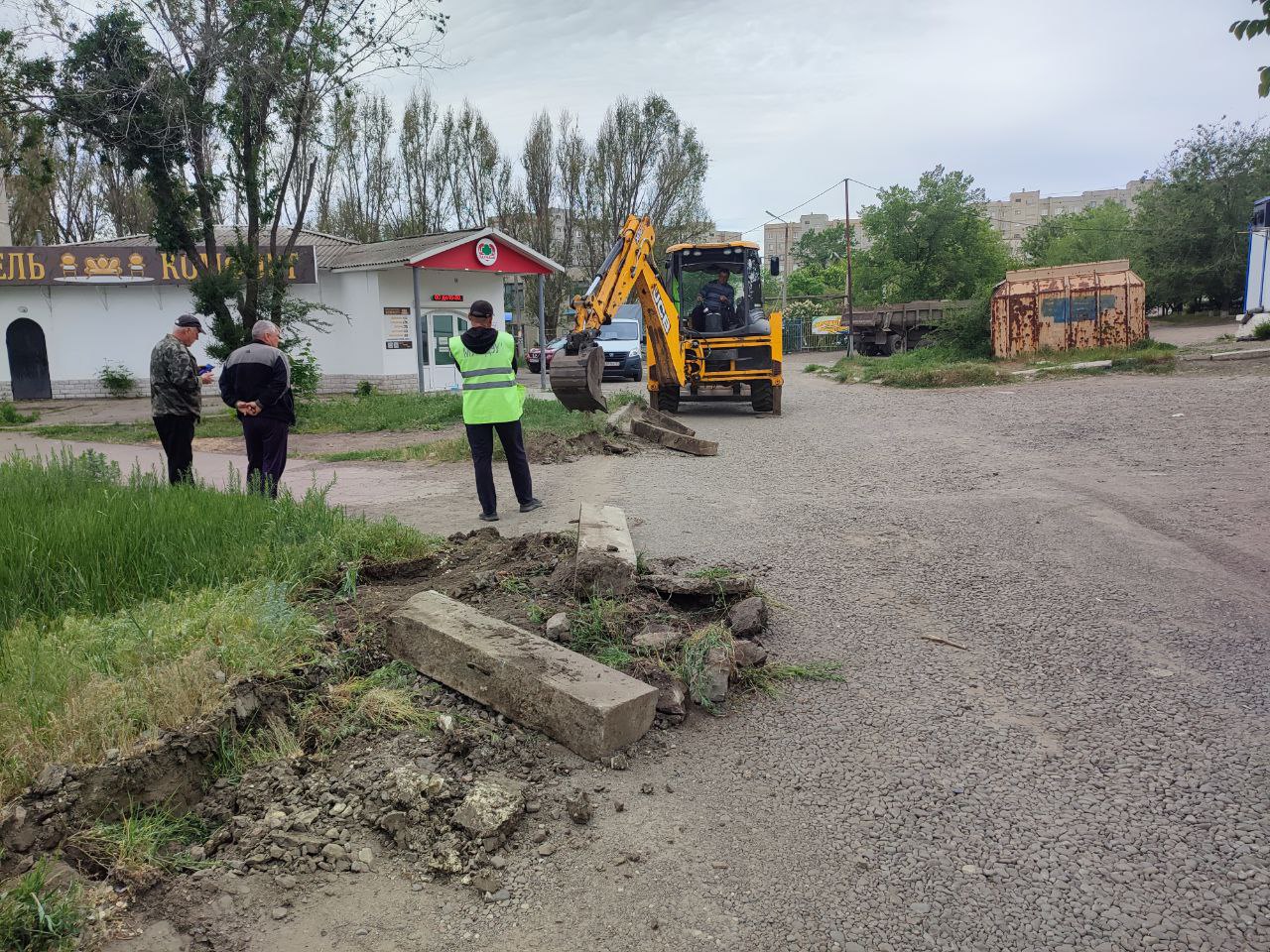 На Квартале Баракова проводят подготовительные работы по ремонту внутриквартальной дороги.