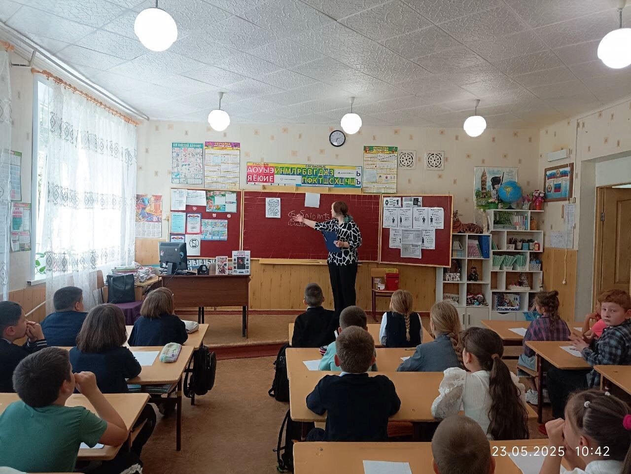 Урок духовности «День святых Мефодия и Кирилла» в Молодогвардейской городской библиотеке.