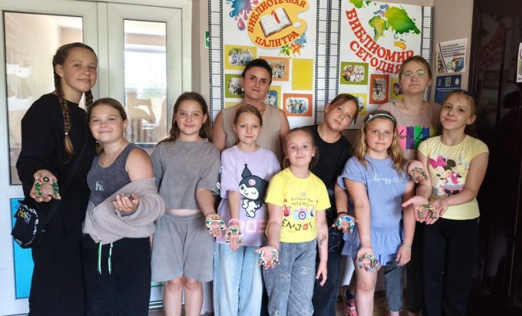 В поселке Новосветловка детям провели увлекательный мастер-класс.