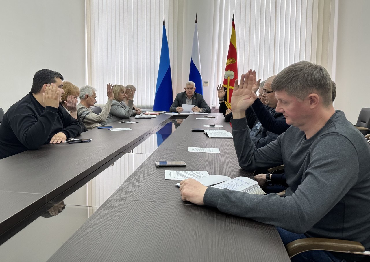 В Краснодоне состоялось совместное заседание постоянных депутатских комиссий.