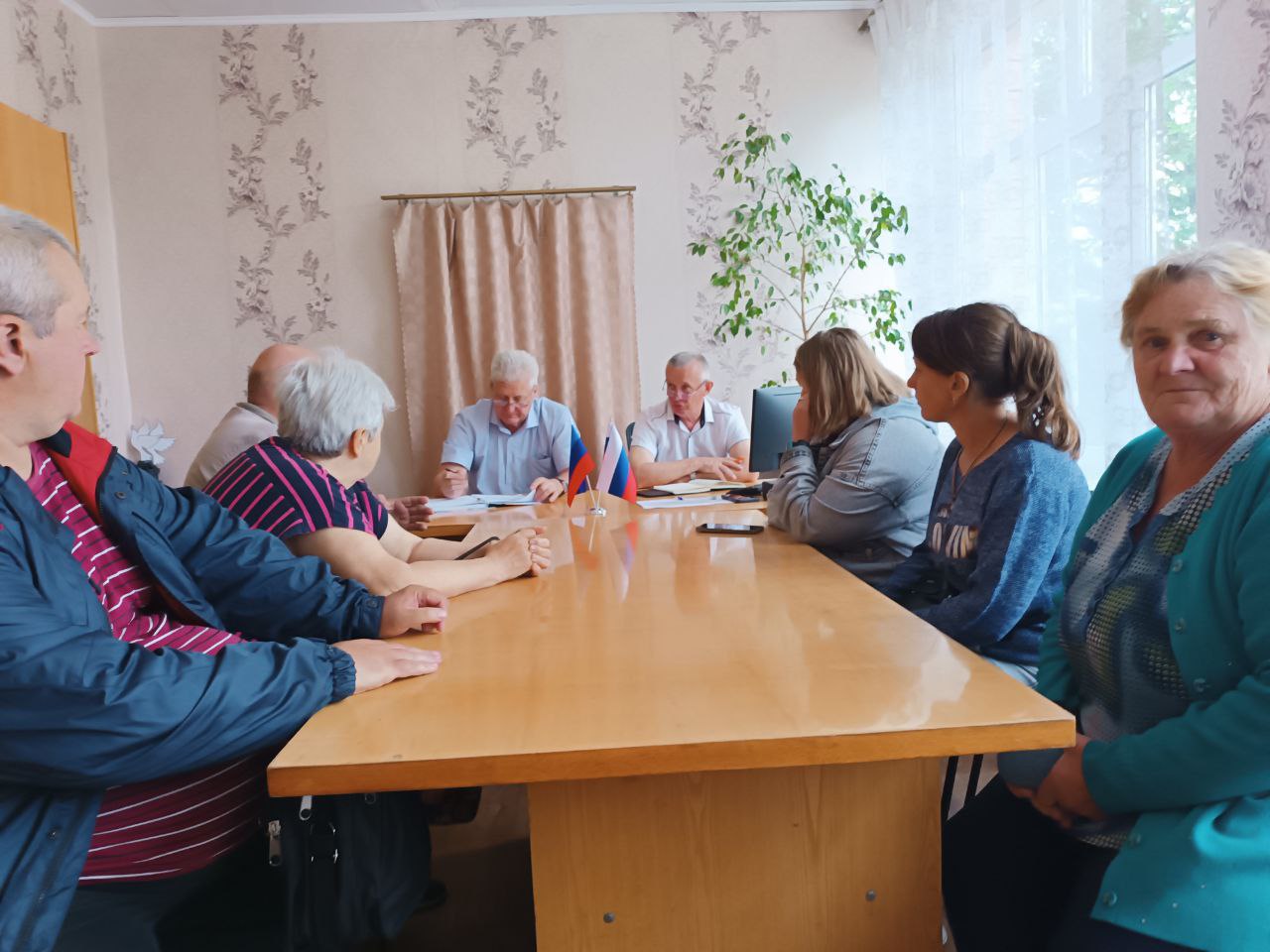 Сергей Козенко провел выездной прием граждан в поселке Семейкино.