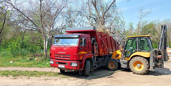 В Молодогвардейске выполнили работы по вывозу мусора.