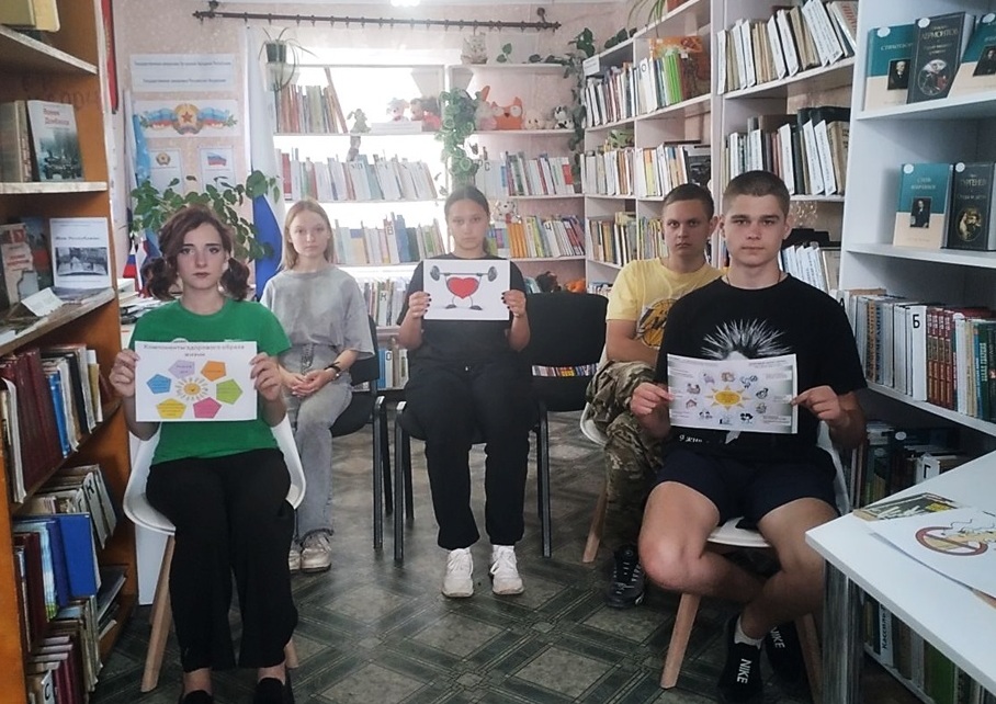 В поселке Новоалександровка провели информационный час для школьников.