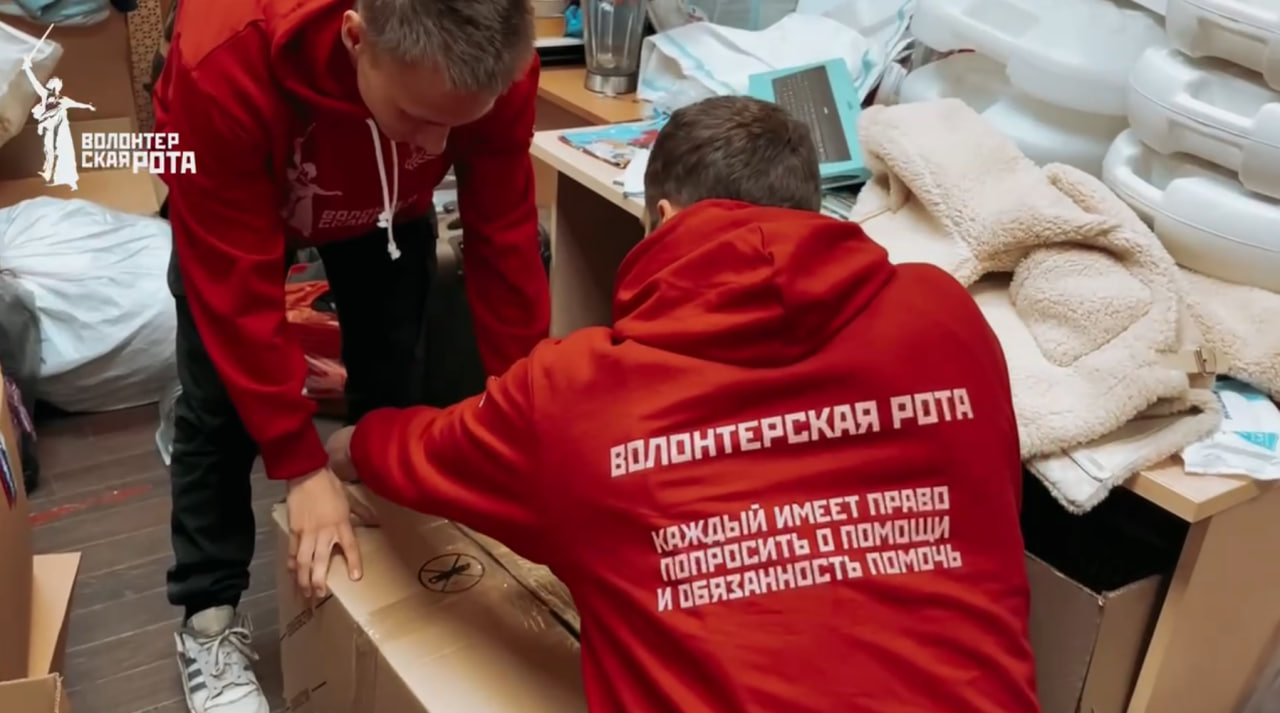 Активисты передали несколько тонн гуманитарной помощи детским домам Краснодона.