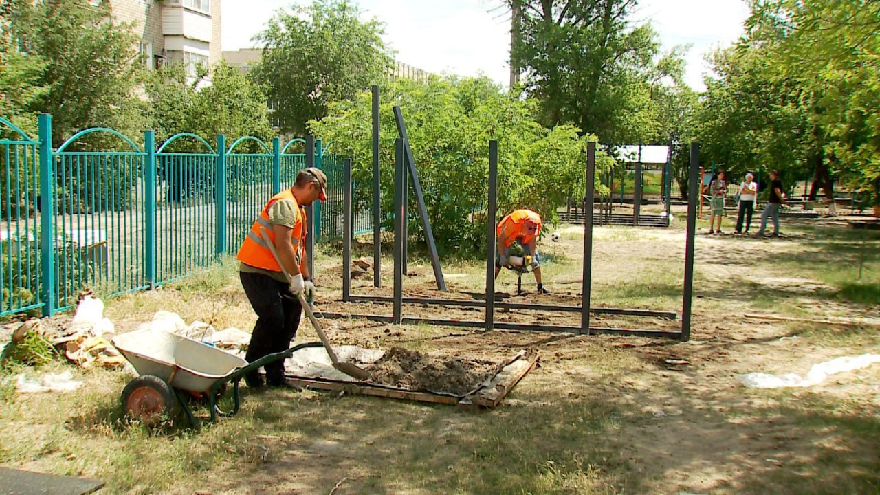 В рамках специального инфраструктурного проекта в детском саду «Акварель» стартовали работы по установке теневых навесов.