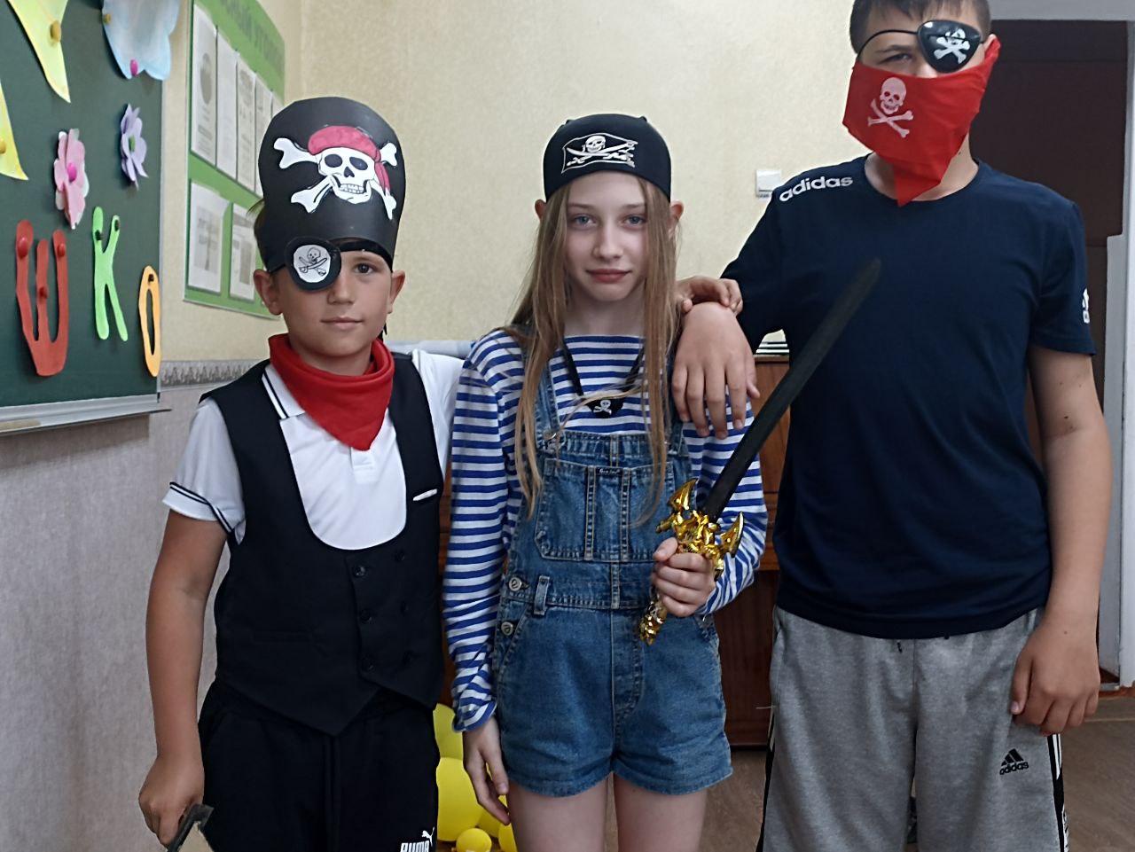 Пришкольные площадки дарят радость детям.