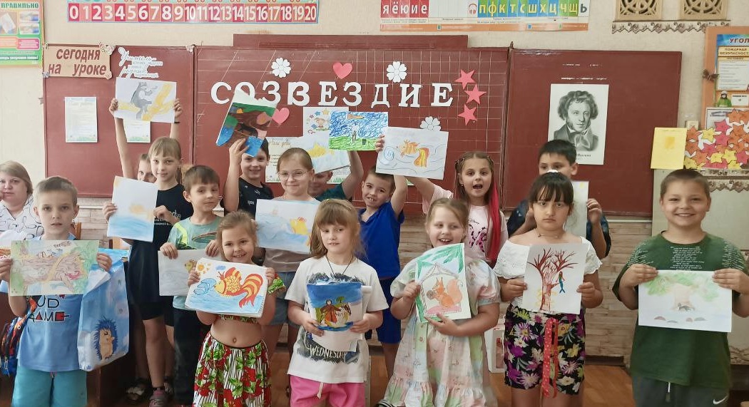 В Молодогвардейске на пришкольной площадке отметили День русского языка.
