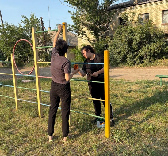 В населенных пунктах Краснодонщины провели субботники на детских площадках.