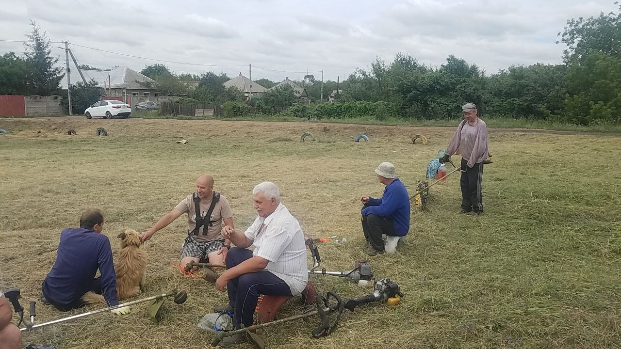 В поселке Краснодон провели работы по благоустройству.