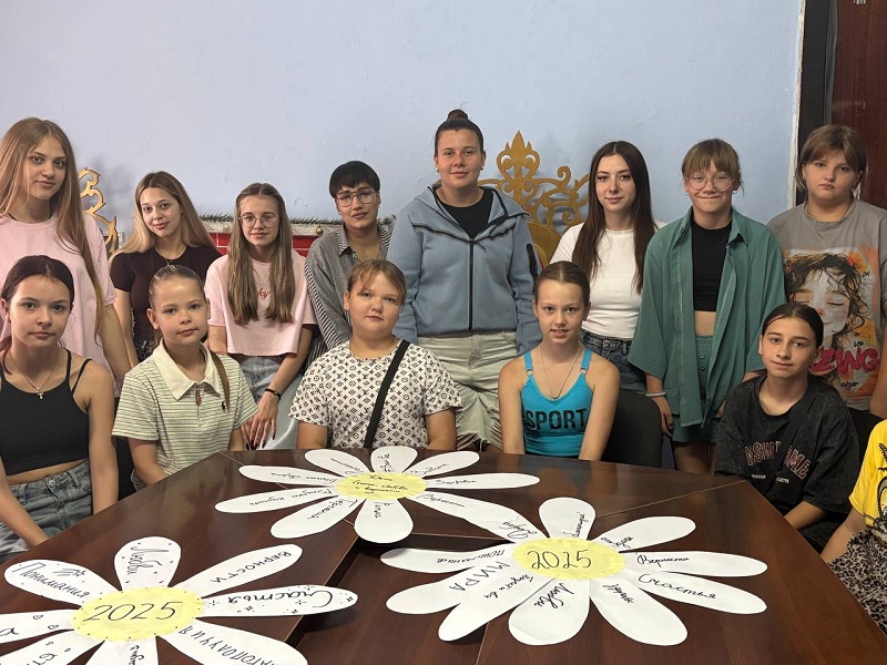 В Суходольске жителям дарили сувениры в четь приближающегося праздника Дня семьи, любви и верности.