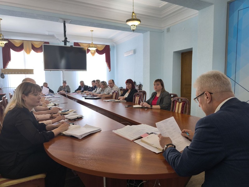 В Краснодоне состоялось расширенное аппаратное совещание.