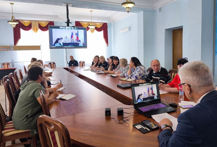В Краснодоне в режиме видеоконференцсвязи прошло совещание с Министерством сельского хозяйства и продовольствия ЛНР.