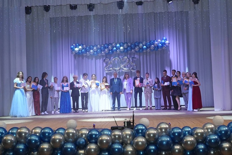 На Краснодонщине началась череда выпускных вечеров.