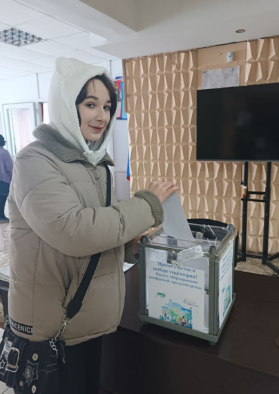 Краснодонцы продолжают голосовать в рамках Всероссийского проекта. Краснодонцы продолжают голосовать в рамках Всероссийского проекта.