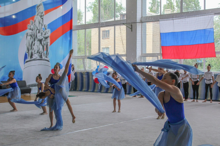 В Краснодоне состоялось открытие юбилейного турнира по художественной гимнастике. В Краснодоне состоялось открытие юбилейного турнира по художественной гимнастике.