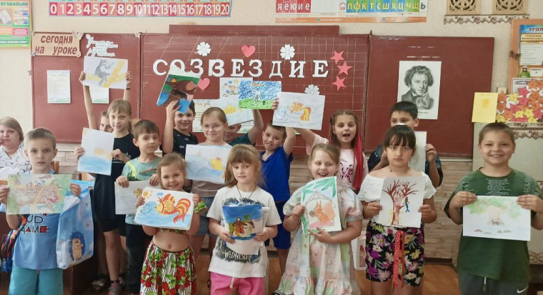 В Молодогвардейске на пришкольной площадке отметили День русского языка. В Молодогвардейске на пришкольной площадке отметили День русского языка.
