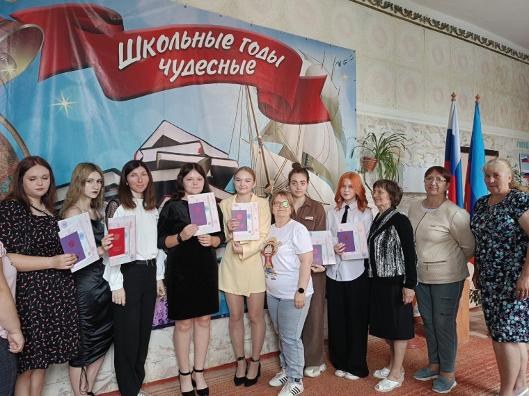 Старт торжественного вручения аттестатов девятиклассникам. Старт торжественного вручения аттестатов девятиклассникам.