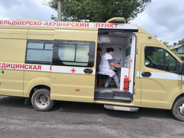 Врачи Новосветловской участковой больницы провели выездной прием в селе Великий Суходол. Врачи Новосветловской участковой больницы провели выездной прием в селе Великий Суходол.
