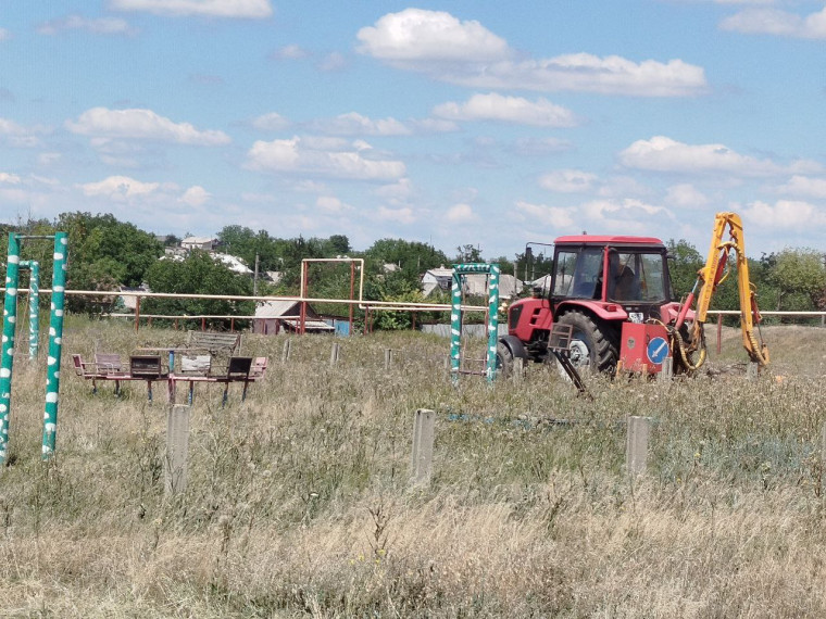 В Молодогвардейске продолжаются работы по благоустройству территории. В Молодогвардейске продолжаются работы по благоустройству территории.