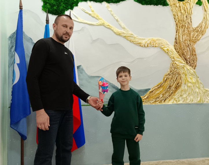 Трогательные поздравления папам Молодогвардейска.
