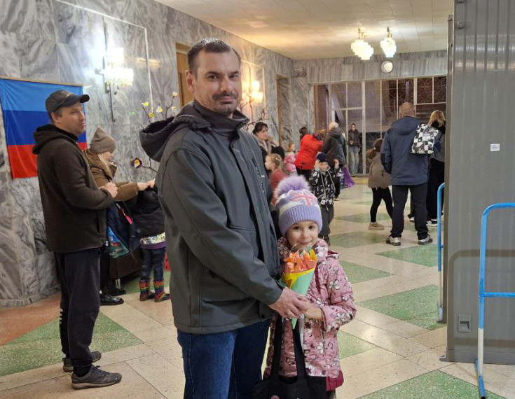 Трогательные поздравления папам Молодогвардейска.